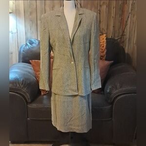 Oscar De La Renta Skirt Suit Tan Pencil Notched Collar Button Set Size 10 Office